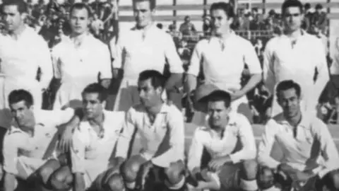 El Real Madrid en Gibraltar en 1949. (Fotos recogidas por Charles Cumbo en el libro The Origin and Growth of Civilian Football in Gibraltar)