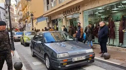 Concentraci&oacute;n de coches cl&aacute;sicos en La L&iacute;nea