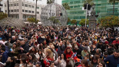 A mediod&iacute;a, tras sonar los acordes de la sole&aacute; &ldquo;Plaza Alta&rdquo; de Paco de Luc&iacute;a, el reloj marc&oacute; las doce campanadas y los peque&ntilde;os siguieron el ritmo entre risas y aplausos