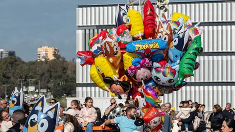 El arrastre de latas marca la llegada de los Reyes Magos 202605