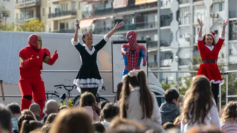 El arrastre de latas marca la llegada de los Reyes Magos 202602