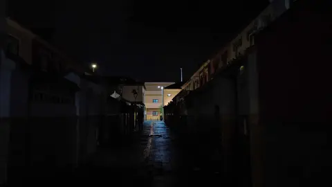Hasta el momento, no se ha emitido un comunicado oficial que detalle las causas de la incidencia ni el plazo previsto para restablecer completamente el servicio en esta zona de la ciudad.