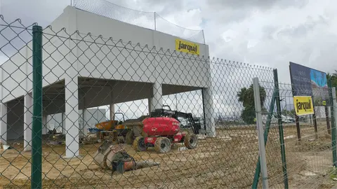 Avance de las obras en el nuevo parque comercial - FOTO: Luc&iacute;a Becerra