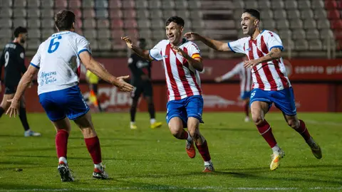 Con este triunfo, el Algeciras consolida su fortaleza en casa, donde ha sumado 16 de los &uacute;ltimos 18 puntos, y contin&uacute;a alej&aacute;ndose de la zona baja de la clasificaci&oacute;n - FOTO: Algeciras CF