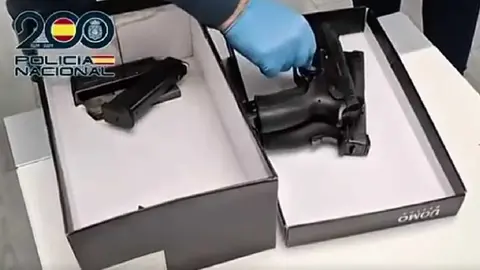 Seg&uacute;n las fuentes policiales, estas armas eran empleadas para garantizar la seguridad en operaciones de introducci&oacute;n de droga y para incrementar la capacidad operativa de los grupos delictivos