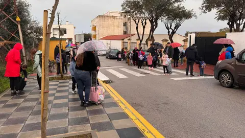 A pesar de la situaci&oacute;n meteorol&oacute;gica, este lunes se han retomado las clases con normalidad, excepto en varios centros educativos de las barriadas de Estaci&oacute;n y San Enrique