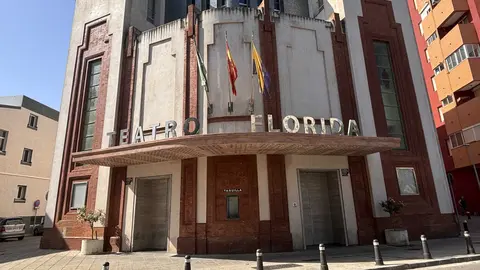 Fachada del Teatro Florida de Algeciras, sede habitual de los principales actos del Carnaval.