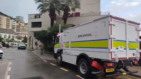 Dispositivo de seguridad desplegado en Rosia Plaza tras el hallazgo de un objeto sospechoso.