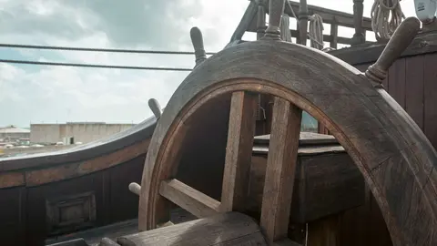 En las entra&ntilde;as del Gale&oacute;n Andaluc&iacute;a, durante su puesta a punto en New Varadero Isla Verde 32 - FOTO: FJ Ben&iacute;tez