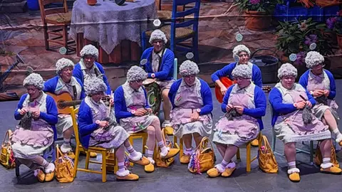 Tras varias jornadas de semifinales, el concurso pondr&aacute; su broche con el fallo del jurado al t&eacute;rmino de las actuaciones - FOTO: Carnaval Linense