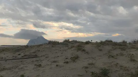 Imagen del sistema dunar de Sobrevela, en la playa de Levante - FOTO: Luc&iacute;a Becerra