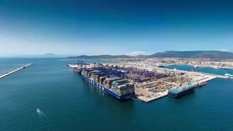 Vista a&eacute;rea de la terminal de contenedores TTI Algeciras - Autoridad Portuaria de la Bah&iacute;a de Algeciras.