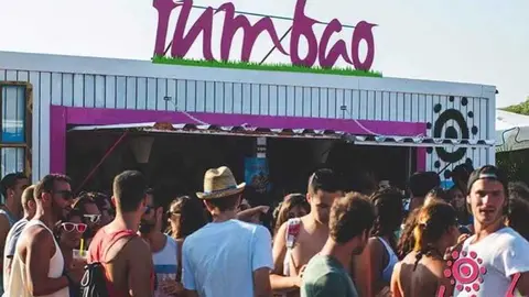 Imagen del chiringuito Tumbao, uno de los establecimientos m&aacute;s conocidos del litoral de Tarifa.