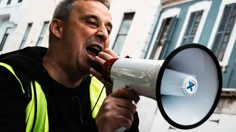 MANIFESTANTES MARCHAN HACIA EL N&Uacute;MERO 6 POR PREOCUPACIONES SOBRE EL TRATADO_01