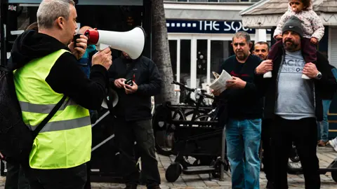 MANIFESTANTES MARCHAN HACIA EL N&Uacute;MERO 6 POR PREOCUPACIONES SOBRE EL TRATADO_06