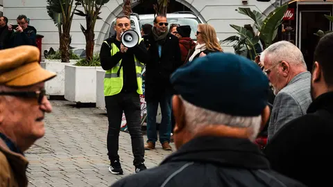 MANIFESTANTES MARCHAN HACIA EL N&Uacute;MERO 6 POR PREOCUPACIONES SOBRE EL TRATADO_10