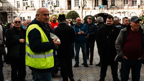 MANIFESTANTES MARCHAN HACIA EL N&Uacute;MERO 6 POR PREOCUPACIONES SOBRE EL TRATADO_14