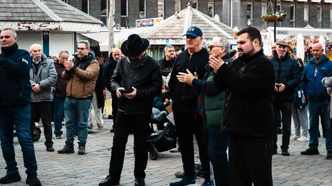 MANIFESTANTES MARCHAN HACIA EL N&Uacute;MERO 6 POR PREOCUPACIONES SOBRE EL TRATADO_18