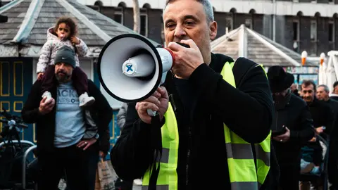 MANIFESTANTES MARCHAN HACIA EL N&Uacute;MERO 6 POR PREOCUPACIONES SOBRE EL TRATADO_19