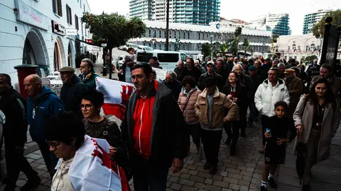 MANIFESTANTES MARCHAN HACIA EL N&Uacute;MERO 6 POR PREOCUPACIONES SOBRE EL TRATADO_22