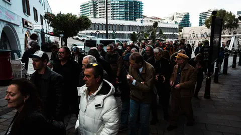 MANIFESTANTES MARCHAN HACIA EL N&Uacute;MERO 6 POR PREOCUPACIONES SOBRE EL TRATADO_24