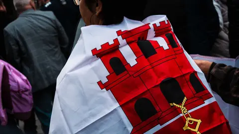 MANIFESTANTES MARCHAN HACIA EL N&Uacute;MERO 6 POR PREOCUPACIONES SOBRE EL TRATADO_25