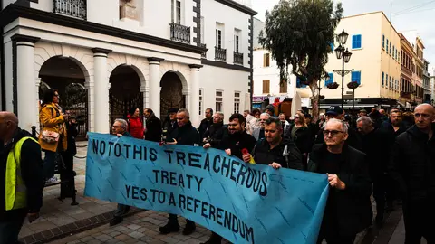 MANIFESTANTES MARCHAN HACIA EL N&Uacute;MERO 6 POR PREOCUPACIONES SOBRE EL TRATADO_30