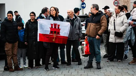 MANIFESTANTES MARCHAN HACIA EL N&Uacute;MERO 6 POR PREOCUPACIONES SOBRE EL TRATADO_37