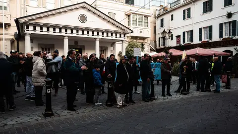 MANIFESTANTES MARCHAN HACIA EL N&Uacute;MERO 6 POR PREOCUPACIONES SOBRE EL TRATADO_41