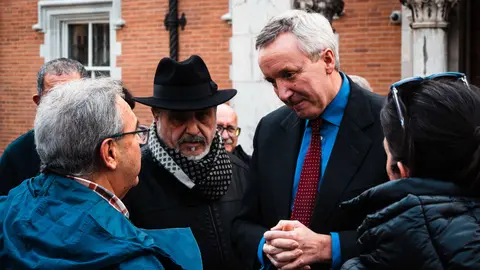 MANIFESTANTES MARCHAN HACIA EL N&Uacute;MERO 6 POR PREOCUPACIONES SOBRE EL TRATADO_50