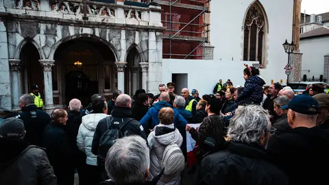 MANIFESTANTES MARCHAN HACIA EL N&Uacute;MERO 6 POR PREOCUPACIONES SOBRE EL TRATADO_54