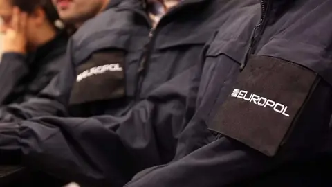 Agentes de Europol durante un acto oficial de la agencia policial europea, encargada de coordinar la cooperaci&oacute;n contra el crimen y el terrorismo en la Uni&oacute;n Europea.