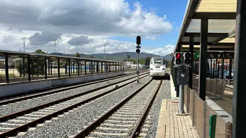 El nuevo sistema permitir&aacute; controlar, supervisar y gestionar a distancia la electrificaci&oacute;n de la l&iacute;nea, garantizando el correcto funcionamiento de los equipos encargados del suministro el&eacute;ctrico a trav&eacute;s de la catenaria