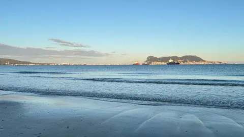 Gracias a la colaboraci&oacute;n entre el Consistorio y la Autoridad Portuaria de la Bah&iacute;a de Algeciras se han realizado hasta ahora cinco aportes de arena en esta franja del litoral