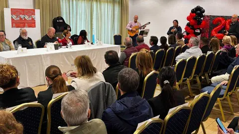 El encuentro incluy&oacute; tambi&eacute;n un momento musical a cargo del cantautor Manolo B&aacute;ez y concluy&oacute; con la entrega de un reconocimiento a dos miembros fundadores de la entidad