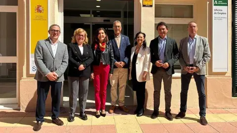 Durante su visita, Blanco subray&oacute; que estas previsiones reflejan el dinamismo del mercado laboral en el arranque del a&ntilde;o, con una evoluci&oacute;n positiva impulsada principalmente por el sector servicios - FOTO: Junta de Andaluc&iacute;a