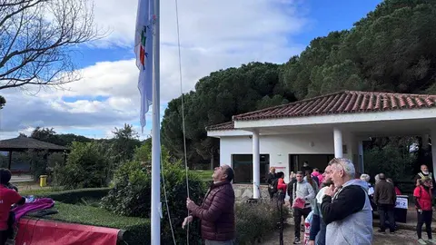 El sendero Arroyo de la Alhaja tiene una longitud de 2.010 metros y presenta un nivel de dificultad f&aacute;cil, lo que lo convierte en un recorrido accesible para visitantes y familias