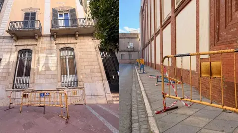 Vallas de seguridad instaladas junto a edificios municipales de Algeciras ante el deterioro detectado en sus fachadas y zonas exteriores.