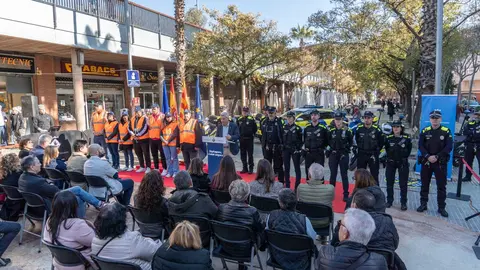 Imagen de los nuevos serenos durante una ronda nocturna en una ciudad espa&ntilde;ola - FOTO: Ayuntamiento de Esplugues de Llobregat