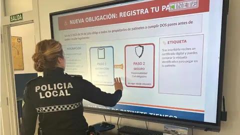 En total, cuatro agentes de la Polic&iacute;a Local se encargar&aacute;n de recorrer los colegios del municipio para explicar a los estudiantes las normas b&aacute;sicas relacionadas con los veh&iacute;culos de movilidad personal