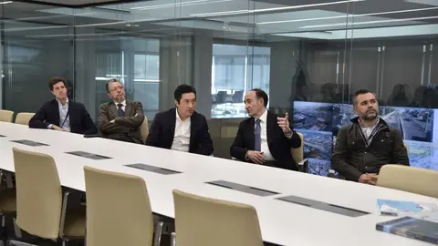 Representantes institucionales y de la terminal durante la reuni&oacute;n celebrada en las instalaciones portuarias de Algeciras