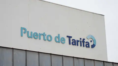 Imagen del Puerto de Tarifa afectado por el temporal de viento y oleaje.
