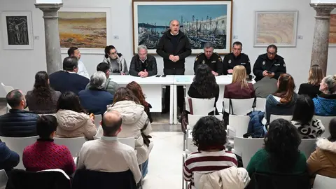 Representantes municipales y colectivos durante la reuni&oacute;n celebrada en el Museo Municipal de Algeciras.