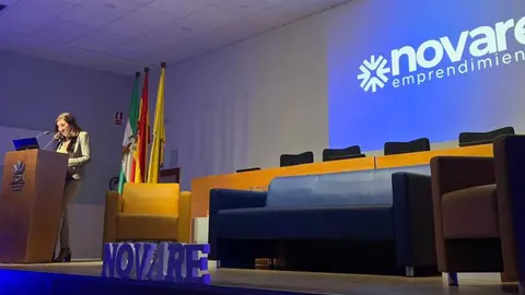 Acto de presentaci&oacute;n de NOVARE Emprendimiento en la Facultad de Econ&oacute;micas de C&aacute;diz.