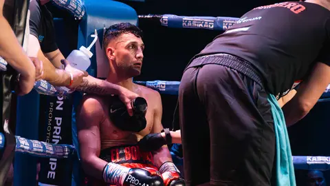 &iexcl;Campe&oacute;n en Gibraltar! Tyrone gana por decisi&oacute;n tras un final de infarto_005