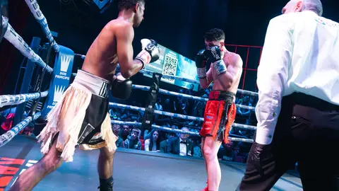 &iexcl;Campe&oacute;n en Gibraltar! Tyrone gana por decisi&oacute;n tras un final de infarto_009
