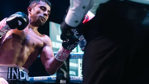 &iexcl;Campe&oacute;n en Gibraltar! Tyrone gana por decisi&oacute;n tras un final de infarto_011