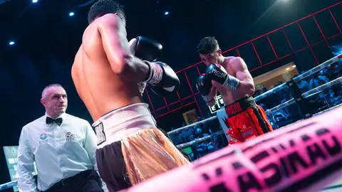&iexcl;Campe&oacute;n en Gibraltar! Tyrone gana por decisi&oacute;n tras un final de infarto_019