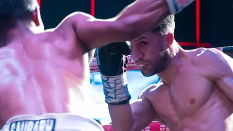&iexcl;Campe&oacute;n en Gibraltar! Tyrone gana por decisi&oacute;n tras un final de infarto_023