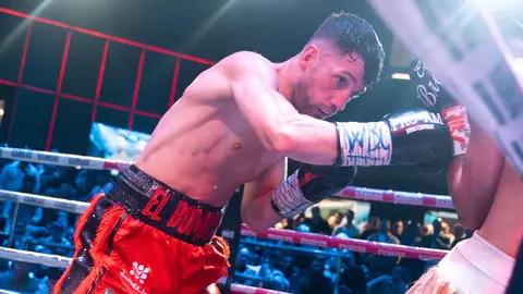 &iexcl;Campe&oacute;n en Gibraltar! Tyrone gana por decisi&oacute;n tras un final de infarto_024
